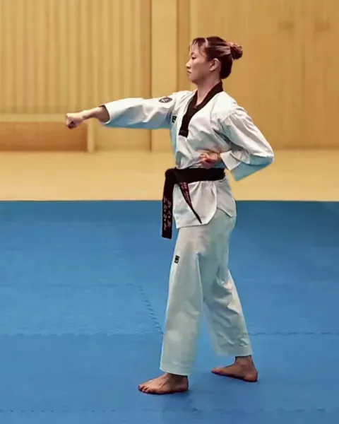 Momtong-jireugi, Middle Punch