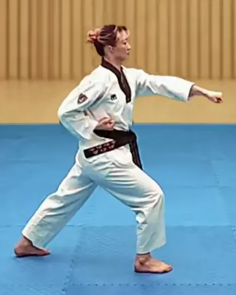 Dubeon-jireugi, Punch (right then left)