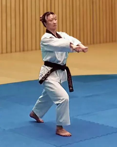 Chetdari-jireugi, Simultaneous Punch