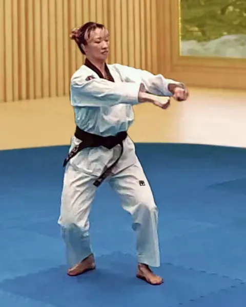 Chetdari-jireugi, Simultaneous Punch