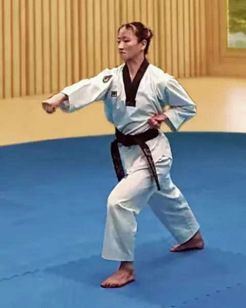 Dubeon-jireugi, Punch (left then right)