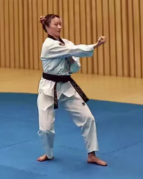 Danggyeo-teok-jireugi, High Pulling Uppercut