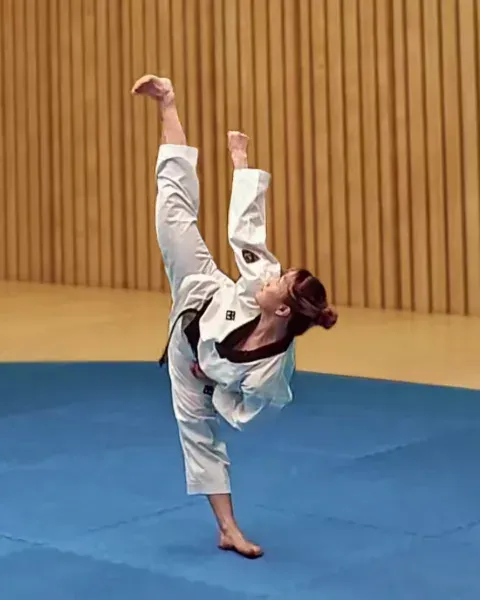 Yeop-chagi + Yeop-jireugi, Side Kick + Side Punch (simultaneous)