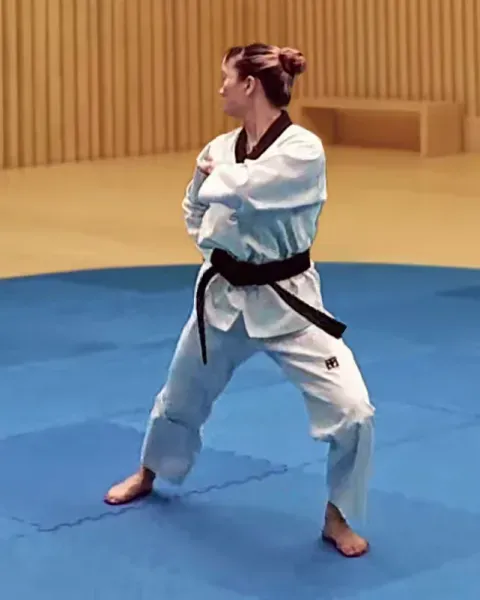 Japhin-sonmok-ppaegi, Wrist-Grab Escape (right hand pulled behind waist)