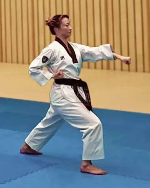 Dubeon-jireugi, Double Punch (right then left)