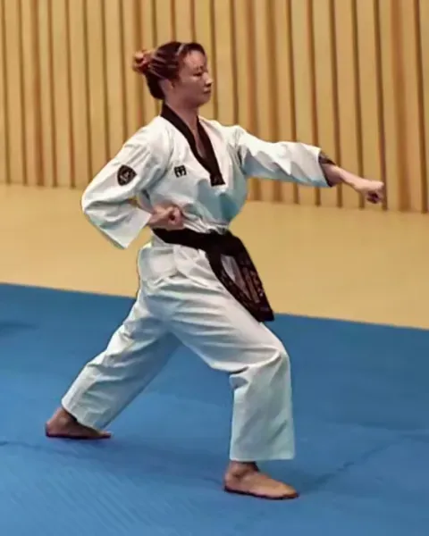 Dubeon-jireugi, Double Punch (right then left)
