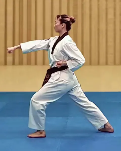 Dubeon-jireugi, Double Punch (left then right)