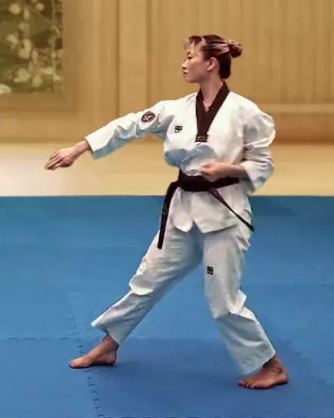 Sonnal-eopeo-japgi, Twist and Grab Opponent's Wrist