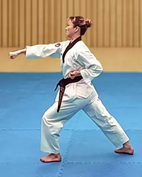 Momtong-jireugi, Middle Punch