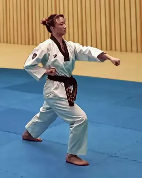 Momtong-jireugi, Middle Punch