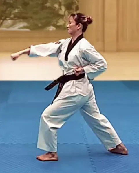 Momtong-jireugi, Middle Punch